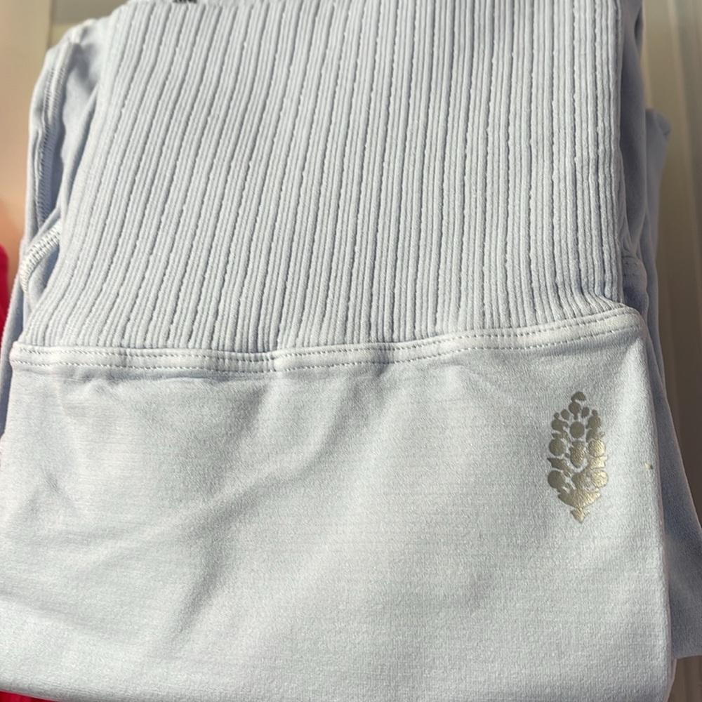 Free People Good Karma Leggings in Clear Breeze (light blue) BNWOT - Picture 7 of 7
